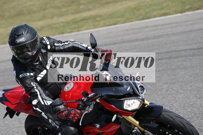 /Archiv-2025/49 26.08.2025 Cornu Master School ADR/gruen-vert/0-1